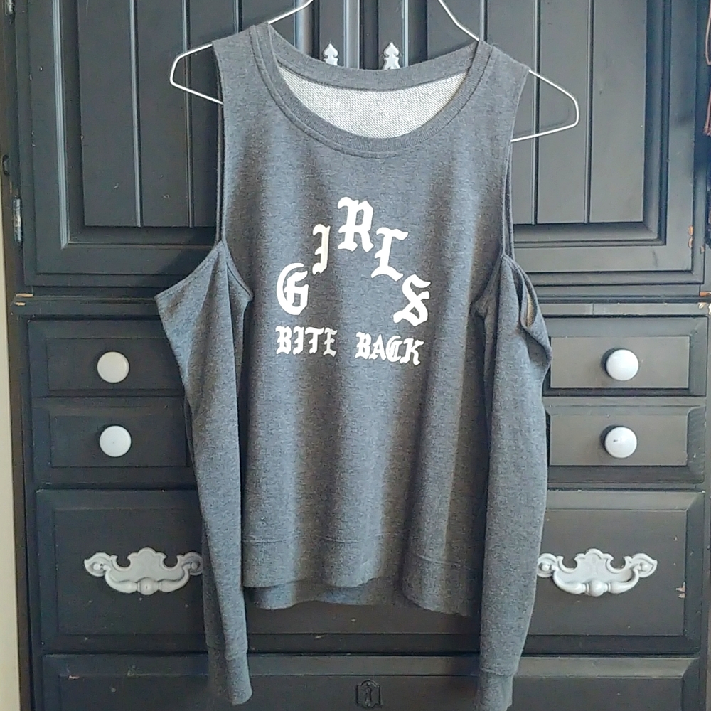 Brand: Unknown Size: I'm guessing a medium Color: Grey & White